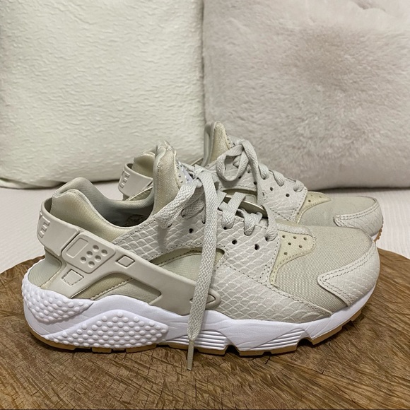 Nike Air Huarache Limited Edition Women’s Size 7.5 Premium Beige/Tan - Picture 5 of 16